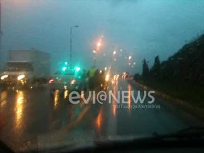 Χαλκίδα: Η ασταμάτητη βροχή έφερε ατυχήματα! - Φωτογραφία 2
