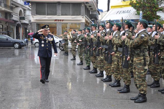 Με δοξολογία και κατάθεση στεφάνων γιορτάστηκε η ημέρα των Ενόπλων Δυνάμεων στη Βέροια - Φωτογραφία 4