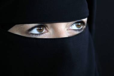 Η 'Αγκυρα δίνει 800 ευρώ σε γυναίκες της Ξάνθης για να φορούν μαντήλα! - Φωτογραφία 1