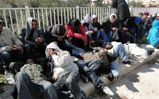 Μετανάστες στην Ελλάδα: Δεν θα περιμένουμε να μας... σφάξουν σαν πρόβατα - Φωτογραφία 1