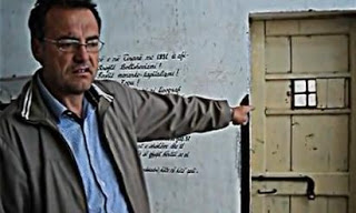 Μιχάλης Μάνος: Η Ελλάδα ήταν φυλακισμένη εδώ! (βίντεο) - Φωτογραφία 1