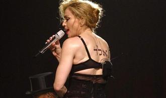 Madonna: Επιμένει στα 54 της να μας δείχνει το γυμνό κορμί της! - Φωτογραφία 1