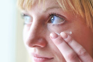 Η σωστή χρήση της κρέμας ματιών - Φωτογραφία 1