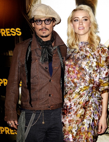 Τέλος το κρυφτούλι! Johnny Depp και Amber Heard είναι και επίσημα μαζί - Φωτογραφία 4