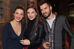 Διάσημες Εμφανίσεις Η showbiz πάει θέατρο!