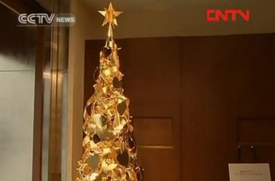 Χριστουγεννιάτικο δέντρο φτιάχτηκε από… ατόφιο χρυσάφι! - Φωτογραφία 2