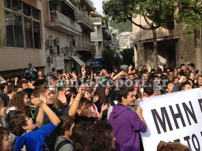 Λαμία: Μην παίζετε με το μέλλον... μας ανήκει φώναξαν οι μαθητές! - Φωτογραφία 2