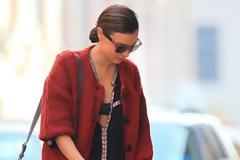 Sexy μαμά! Η... κατά λάθος αποκάλυψη της Miranda Kerr στην βόλτα με τον γιο της!