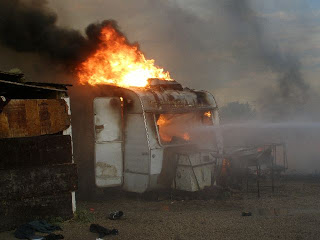 Ηλεία:Φωτιά σε τροχόσπιτο στο Κλαδέο Αρχ.Ολυμπίας - Φωτογραφία 1