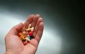 Φάρμακα: «Δηλητήριο» οι τιμές για τους ασθενείς