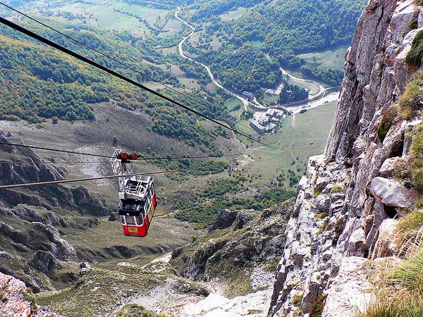 Εναέριες βόλτες με τα πιο εντυπωσιακά τελεφερίκ του κόσμου! - Φωτογραφία 8