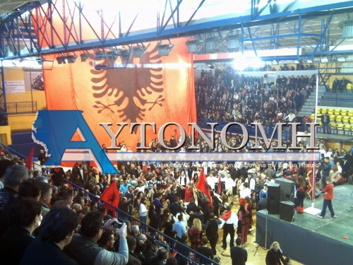 Με τραγούδια για Μεγάλη Αλβανία η συγκέντρωση Ράμα στο Σπόρτινγκ - Φωτογραφία 1