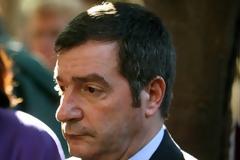 Απόλυση δημοσιογράφου από Καμίνη και Καμπύλη – θυροκολλήθηκε η απόλυση στο σπίτι της