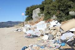 Εικόνες ντροπής με τη Βυτίνα «πνιγμένη» στα σκουπίδια! [video]