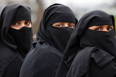 Τσιπάκι σε γυναίκες στην Σαουδική Αραβία για να μην περνάνε τα σύνορα χωρίς άδεια - Φωτογραφία 1