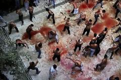 Αυτομαστιγώνονται με λάμες προς τιμήν του ιμάμη Χουσεΐν! (Προσοχή σκληρές εικόνες)