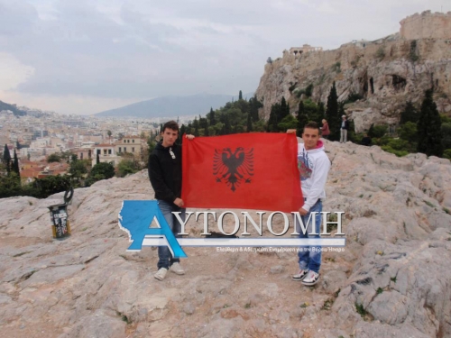 ΣΟΚ: Σήκωσαν Αλβανική σημαία στην Ακρόπολη! - Φωτογραφία 1