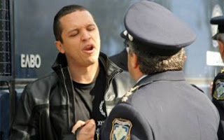 Δεν σας σεβόμαστε, λένε οι αστυνομικοί στους Χρυσαυγίτες - Φωτογραφία 1