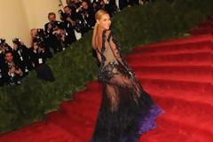 Φορέματα με θέα: Όταν οι celebrities τολμούν τα see through