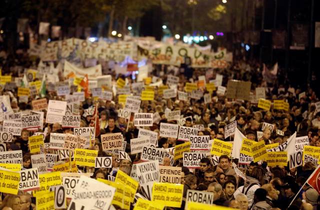 Χιλιάδες γιατροί στους δρόμους της Μαδρίτης - Φωτογραφία 2