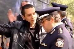 Το καραγκιοζιλίκι με την προβολή της Χρυσής Αυγής…