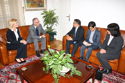 Με τον Πρέσβη των Φιλιππίνων συναντήθηκε ο Δήμαρχος Πατρέων - Φωτογραφία 4