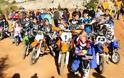 Κωφή πρωταθλήτρια έκανε μάθημα motocross σε παιδάκια