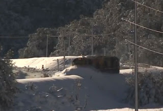 VIDEO: Θεαματική πορεία τρένου μέσα στο χιόνι! - Φωτογραφία 1