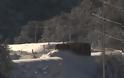 VIDEO: Θεαματική πορεία τρένου μέσα στο χιόνι!