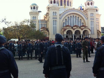 Πάτρα: Πάρα τις κακές καιρικές και... οικονομικές συνθήκες χιλιάδες κόσμου απ' όλη την Ελλάδα έσπευσαν στον Άγιο Ανδρέα - Φωτογραφία 2