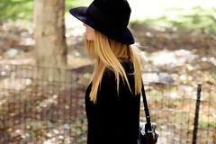 Φορέστε τα sneakers σας για το Sunday look σας…