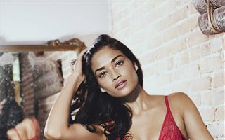 Η Shanina Shaik σε προσκαλεί... στο κρεβάτι της - Φωτογραφία 1