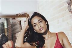 Η Shanina Shaik σε προσκαλεί... στο κρεβάτι της