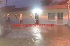 Πρωτοφανείς βροχές στη Λέσβο - Λίγο έλειψε να πνιγούν 12 άνθρωποι!