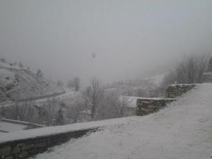 Τα πρώτα χιόνια στα ορεινά των Τρικάλων - Φωτογραφία 1