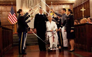 Ο πρώτος λεσβιακός γάμος σε στρατιωτική σχολή! - Φωτογραφία 1