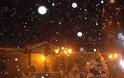ΤΩΡΑ: Οι πρώτες νιφάδες χιονιού στην Αρναία
