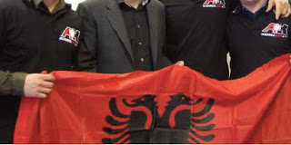Αλβανοί μαθητές ''γιόρτασαν'' τα 100χρονα του κράτους τους στο 6ο Επαλ Αμπελοκήπων! - Φωτογραφία 1