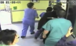 Βίντεο ΣΟΚ: Παιδόφιλος με κακοποιημένο βρέφος που ξεψυχά στα χέρια - Φωτογραφία 1