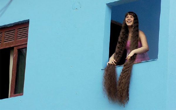 Kόμη από χρυσάφι: Πούλησε τα μαλλιά της και αγόρασε... σπίτι! - Φωτογραφία 3