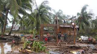 Εικόνες-σοκ: Φονικός τυφώνας σάρωσε τις Φιλιππίνες με 238 νεκρούς - Φωτογραφία 10
