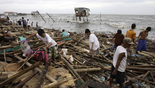 Εικόνες-σοκ: Φονικός τυφώνας σάρωσε τις Φιλιππίνες με 238 νεκρούς - Φωτογραφία 4