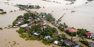 Εικόνες-σοκ: Φονικός τυφώνας σάρωσε τις Φιλιππίνες με 238 νεκρούς - Φωτογραφία 9