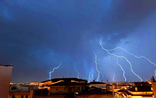 ΤΩΡΑ: Ισχυρή καταιγίδα στην Λέσβο - Φωτογραφία 1