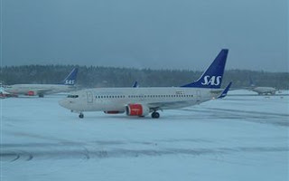 Παρέλυσε από τα χιόνια το αεροδρόμιο της Στοκχόλμης - Φωτογραφία 1