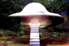 Το UFO ποε έφερε τον Ραελιανό ελοχίμ στη γή