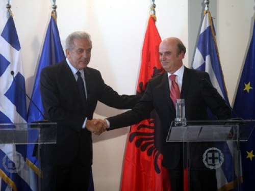 Μήνυμα Αβραμόπουλου στην Αλβανία: Σοβαρευτείτε αλλιώς ξεχάστε την Ε.Ε. - Φωτογραφία 1