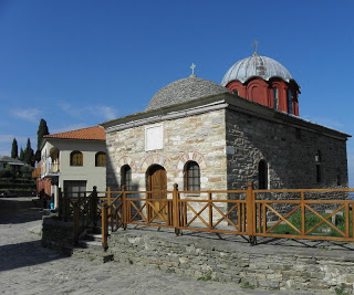 2326 - Ο κοιμητηριακός Ιερός Ναός του Αγίου Νικολάου στις Καρυές - Φωτογραφία 2