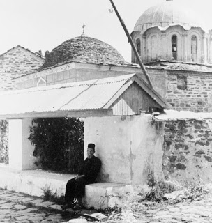 2326 - Ο κοιμητηριακός Ιερός Ναός του Αγίου Νικολάου στις Καρυές - Φωτογραφία 3