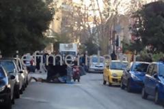 Πέτρες και μολότοφ έξω από τα γραφεία του ΠΑΣΟΚ